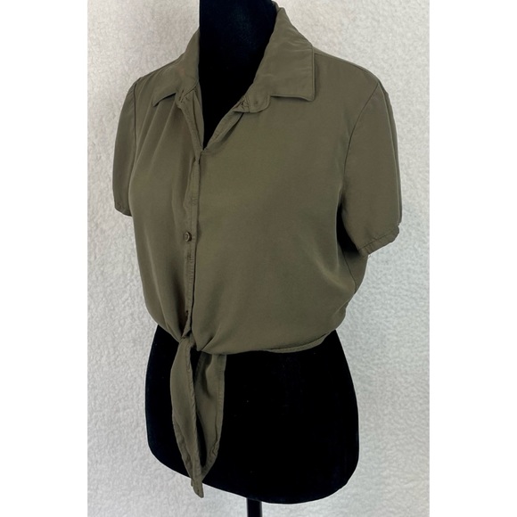 AMERICAN APPAREL • Army Green Tie Front Button-Up Cropped Top - Picture 4 of 16